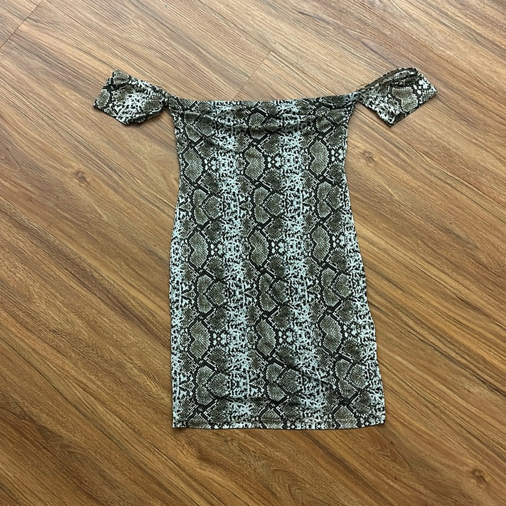 snakeskin off the shoulder going out dress | popular 21 size small